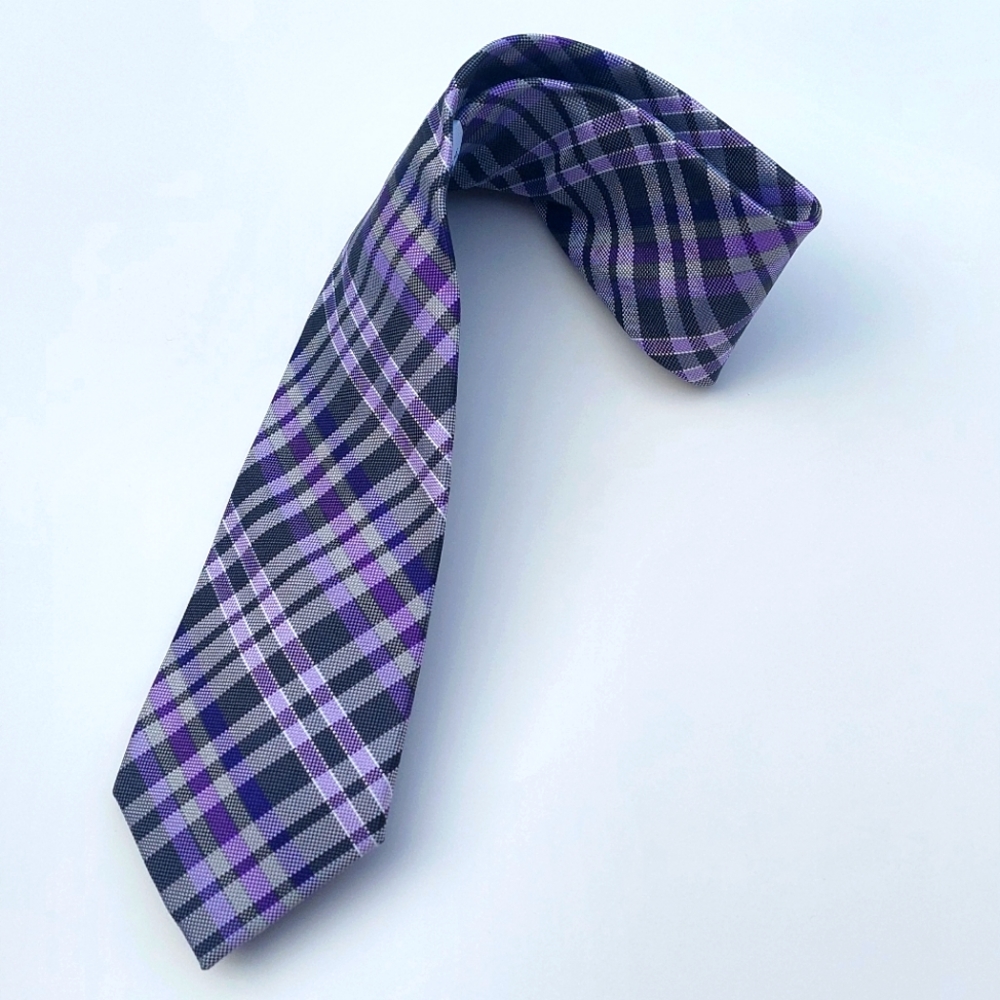 A Sharp Looking Purple, Dark Gray, Dark Blue Patterned Tie Size (OS)